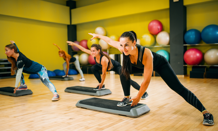 Wat is de invloed van aerobe oefeningen en krachttraining bij vrouwen met hypothyreoïdie? 